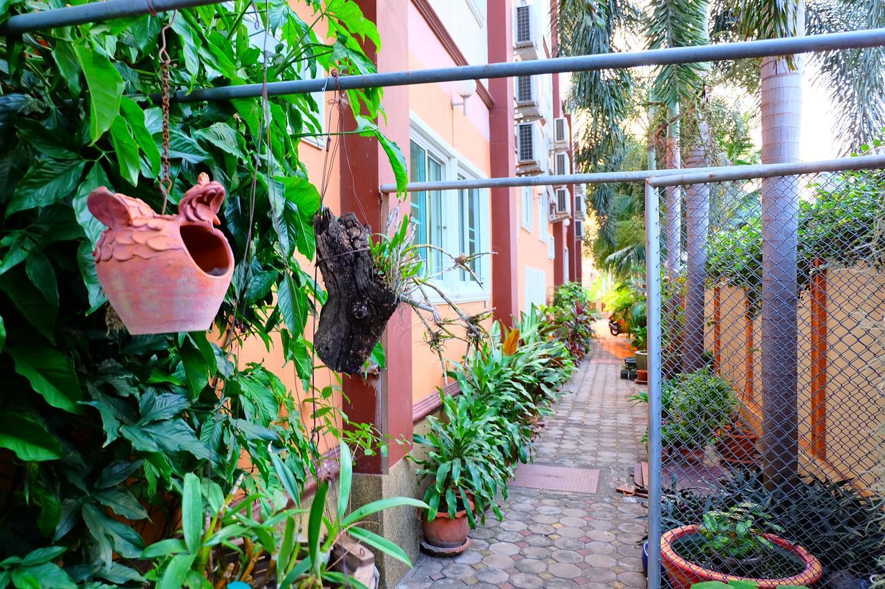 Siam House Interplace Lopburi Bagian luar foto