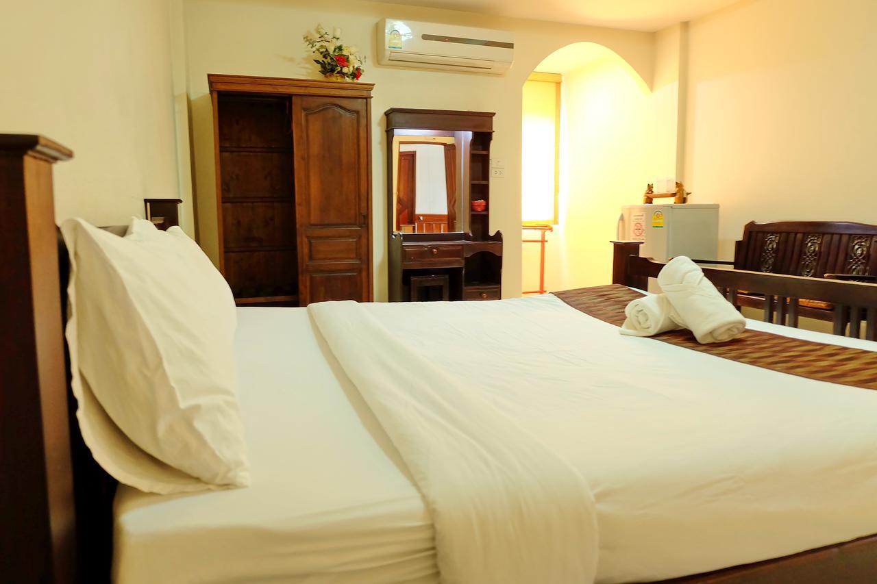 Siam House Interplace Lopburi Bagian luar foto